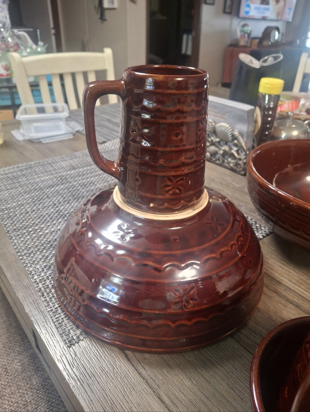 USA 2 Brown Glazed Ceramic Mugs with Daisy Dot